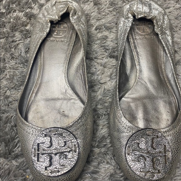 Tory Burch REVA Metallic Pebbled Leather Ballerina Ballet Flat Shoes Silver US. - Picture 1 of 9